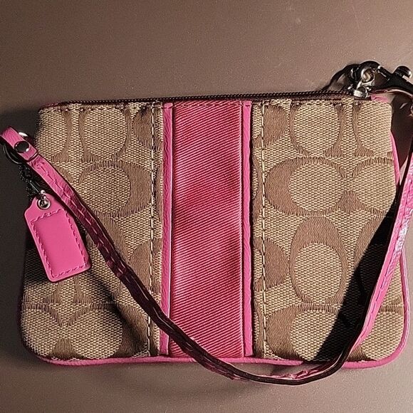 Coach Signature Pink and Tan Canvas Wristlet Vintage Classic - Picture 3 of 11